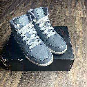 Jordan 1 mid